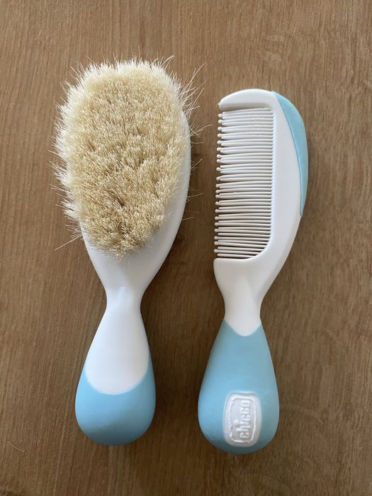 Set Chicco perie din par natural si pieptan