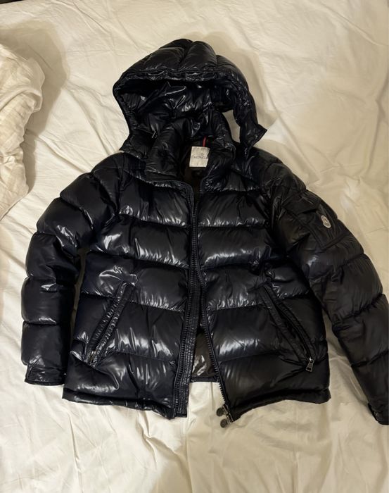 Глянцевая куртка Moncler. NFC