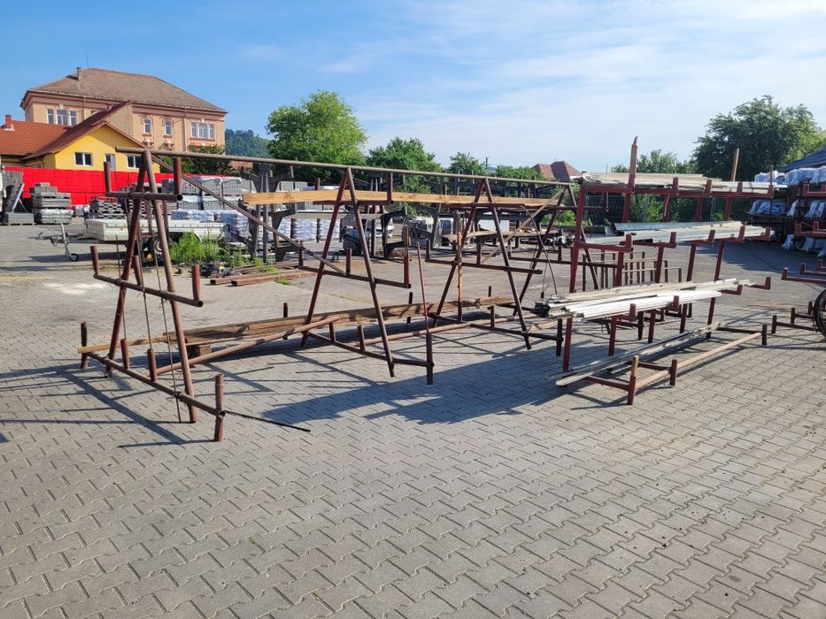 De vânzare rafturile din poze