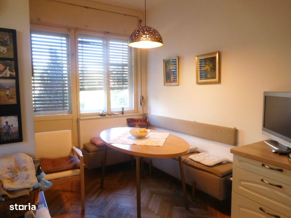 Apartament 6 camere, garaj și grădină în Centru