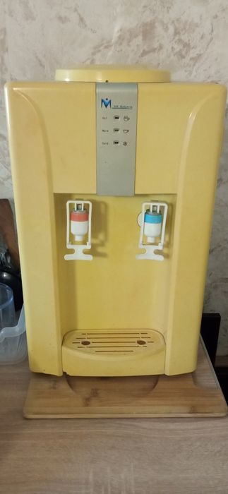 Диспенсър за вода