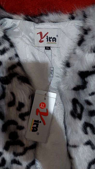 Vesta blana noua cu eticheta