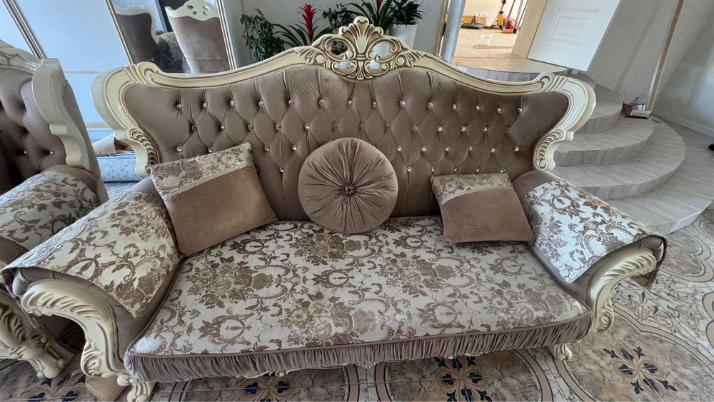 Диван Королевский гостиный