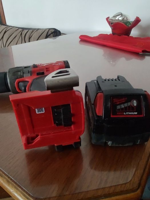 Vând milwaukee m18 fpd3