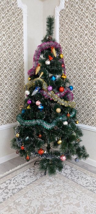 Ёлка сатылады...