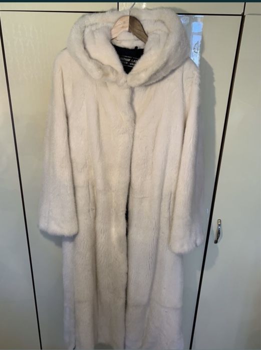 Белая норковая шуба