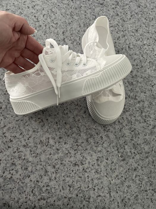 Продам новые кроссовки