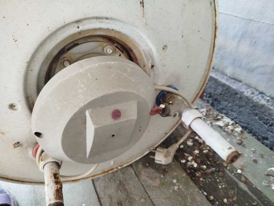 200 л водонагреватеть Ariston