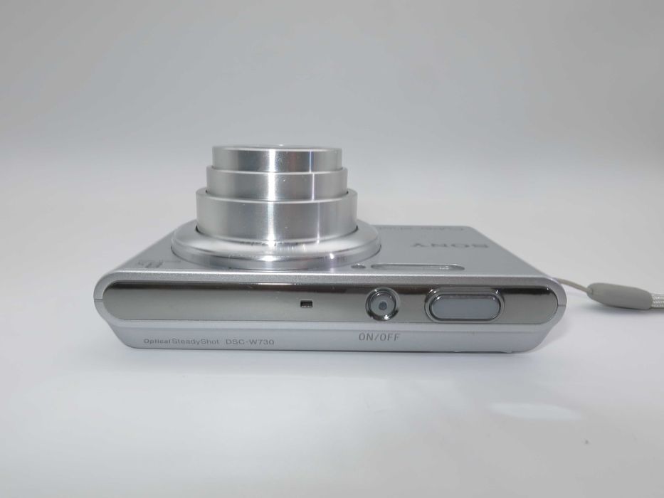Sony Cyber-Shot W730 сребърен ултра компактен цифров фотоапарат, дигитална камера, в отлично състояние, пълен комплект, работи перфектно!
