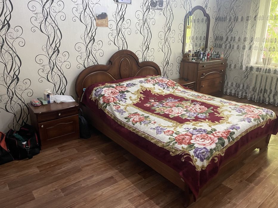 Продам спальный гарнитур