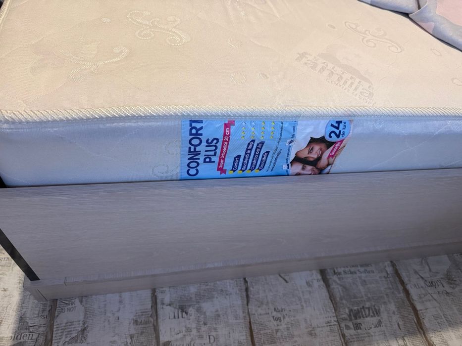 Pat și saltea în stare excelentă