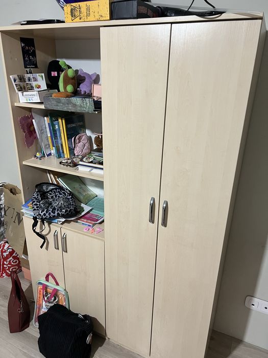 Угловые столы и шкаф