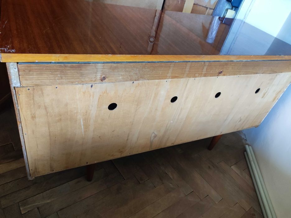 Стара ракла лакирана