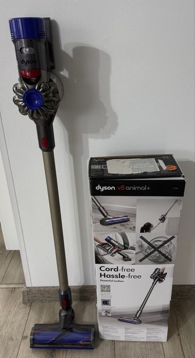 Aspirator Dyson V8