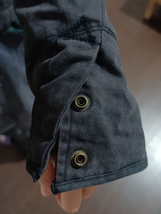 укороченная черная куртка от Levi Strauss
