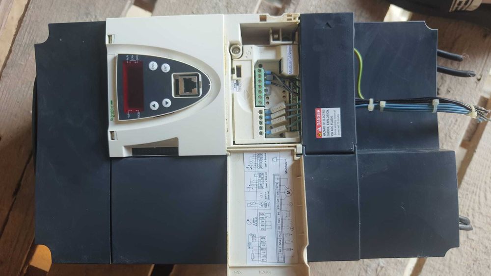 De vânzare Convertizor de frecvență Schneider Electric Altivar 71 – 18,5 kW (25 HP)