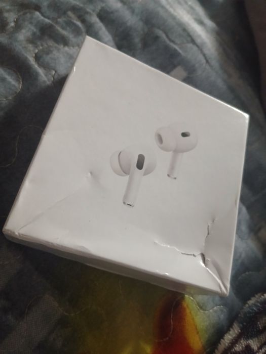 Airpods (наушники)