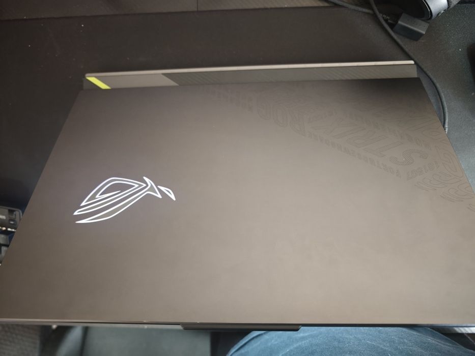 ASUS ROG Strix G18/AMD Ryzen 9 9955HX/NVidia RTX 5070 8GB/16GB RAM/1TB SSD/18' 2560x1600 240hz IPS