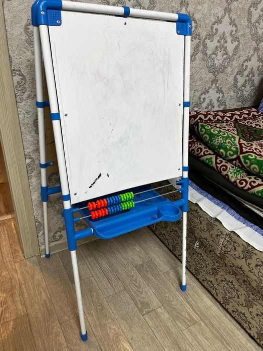 Продам детскую мольбертную доску