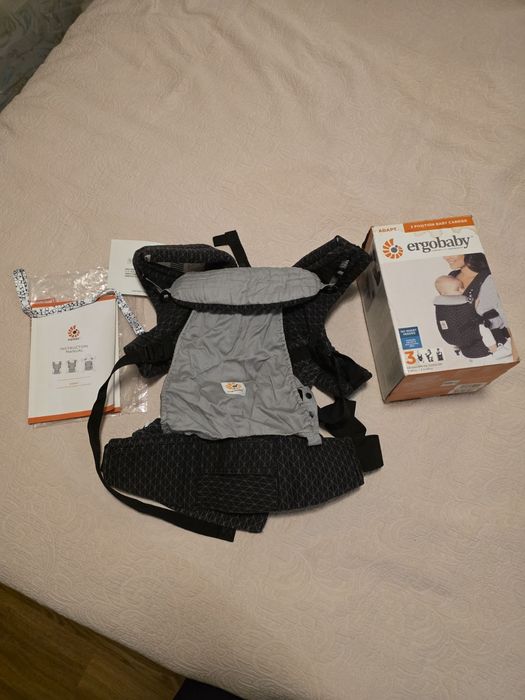 Продавам използвана раница за носене на бебе / дете Ergobaby