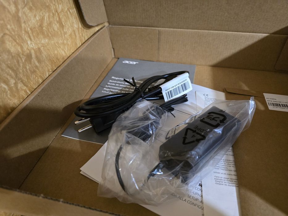 НОВ!!! Лаптоп Acer Aspire 3 A315-58-7122 с 15,6-инчов Full HD IPS екран (Intel Core i7-1165G7, 12 GB RAM,512 GB SSD,Windows 11)–AZERTY клавиатура,сив