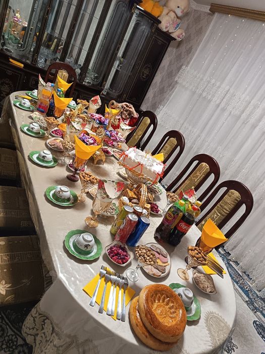 Стол стул для гостинной