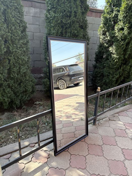 Продам зеркало с рамкой