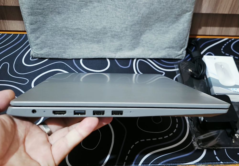 Lenovo IDIAPAD 15 silver Ультрабук!