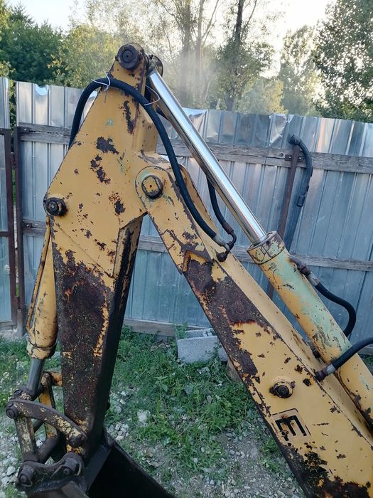 Brat miniescavator bobcat tractor marca FAI
