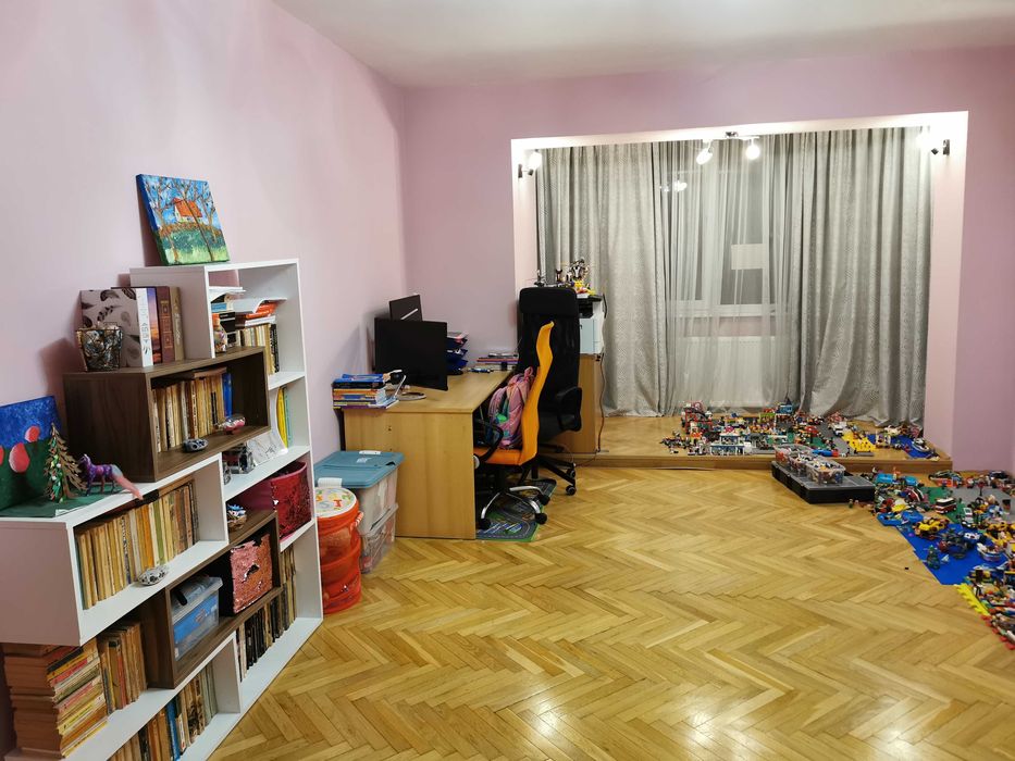Apartament 4 camere langa Stadion cu garaj, beci si  loc parcare