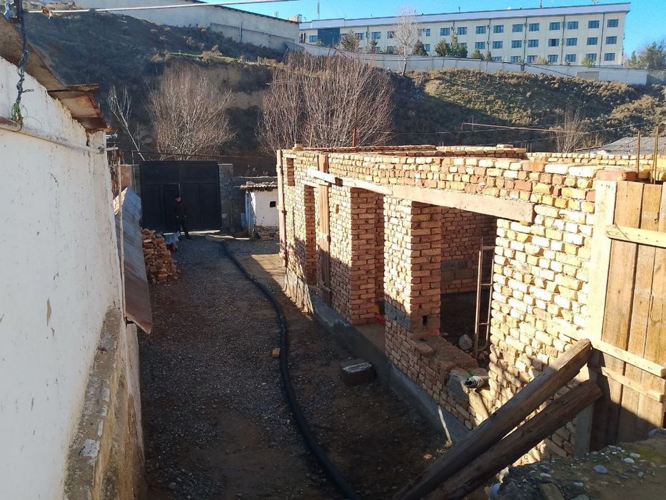 Продаётся дом в центре - Кирпичка, 7 соток