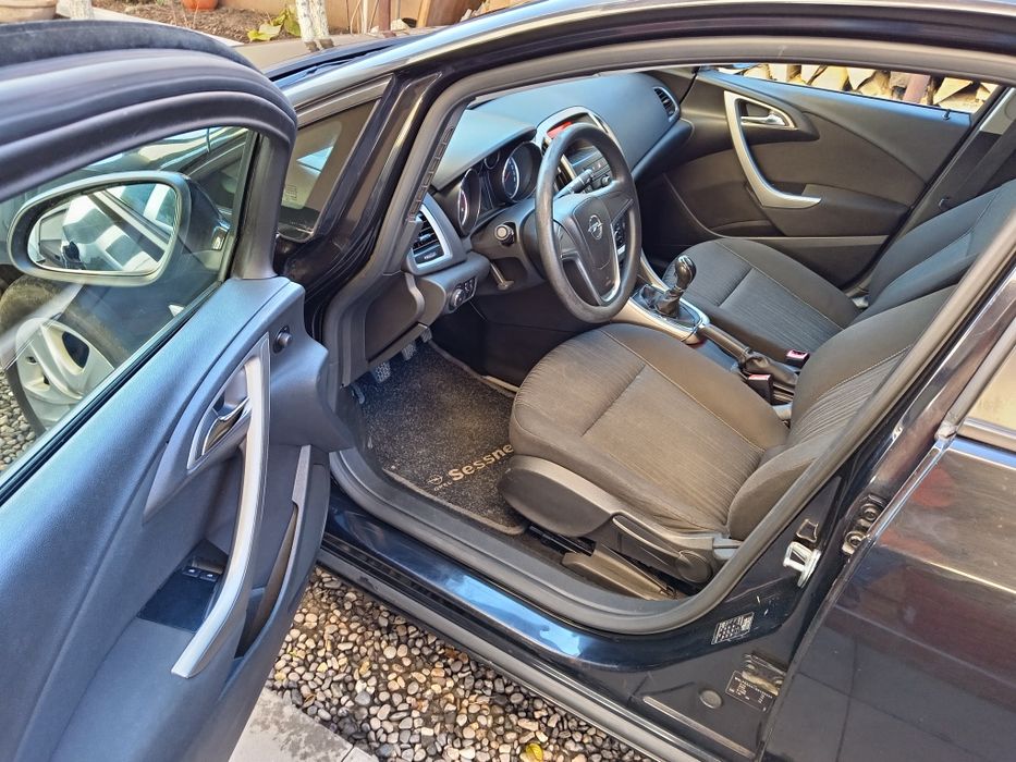 Opel astra j Sports Tourer 2011 euro 5