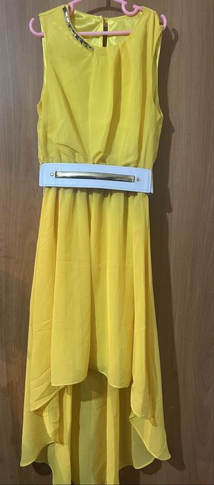 Продам  нарядные платья