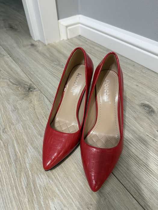 Продам туфли новые