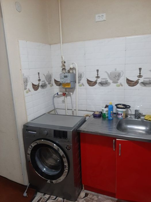 Срочна 4 хонали уй сотилади. Бозорда