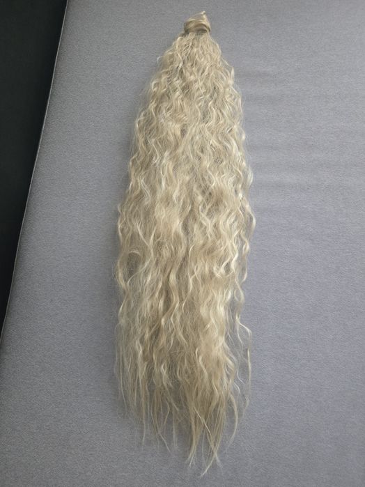 Чисто нова руса опашка на вълни