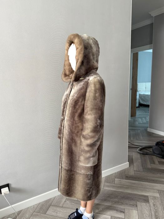 Продается новая женская шуба.