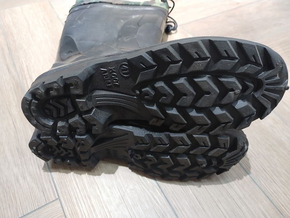 Продам новый  боти