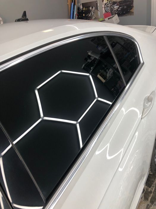 Затъмняване на автомобилни стъкла . PPF фолио на фарове , полиране