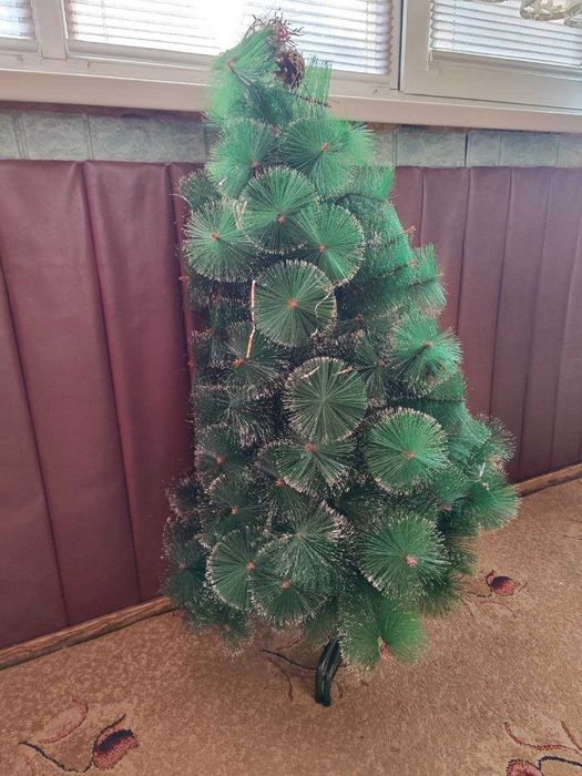 Продается елка новогодняя в хорошем состоянии