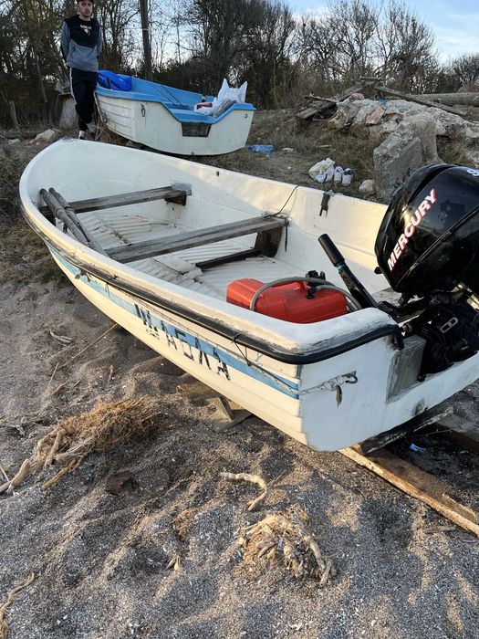 Лодка 4.40м,Извъбордов мотор MERCURY 9.9к.с. ЛИЦЕНЗ СТОПАНСКИ РИБОЛОВ