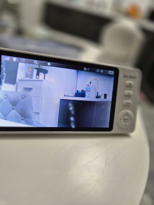 Голям 5инчов Бебефон с 360гр.въртяща аудио-видео камера