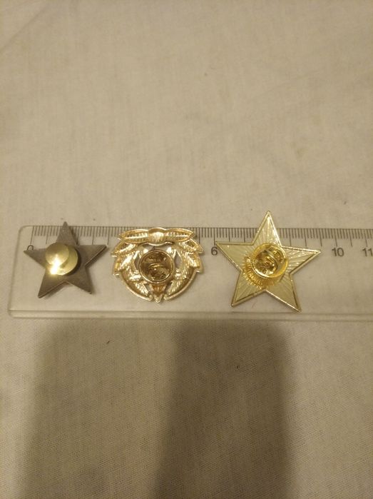 Vand 3 insigne comuniste steaua rosie