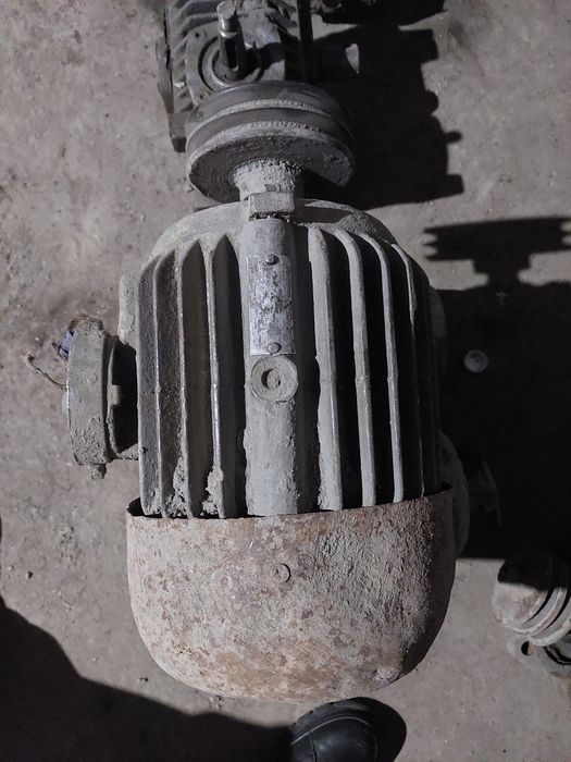 Электродвигатели трёхфазные.