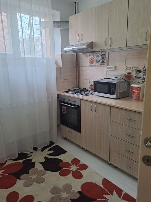 Inchiriez apartament 3 camere