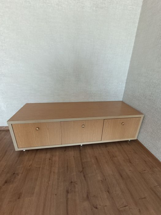 Продам тв тумбу,