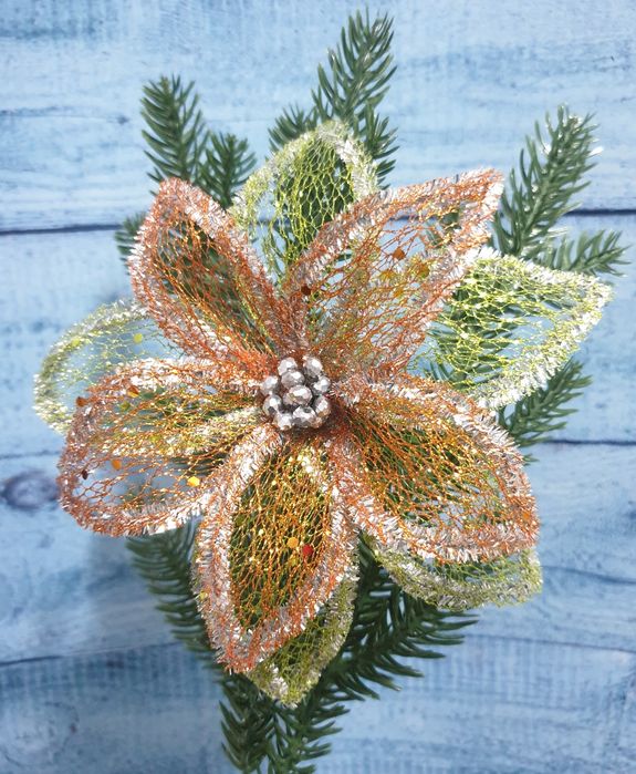 Блестящие цветы на елку