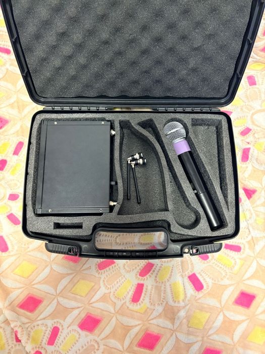 Vând microfon shur în stare bună