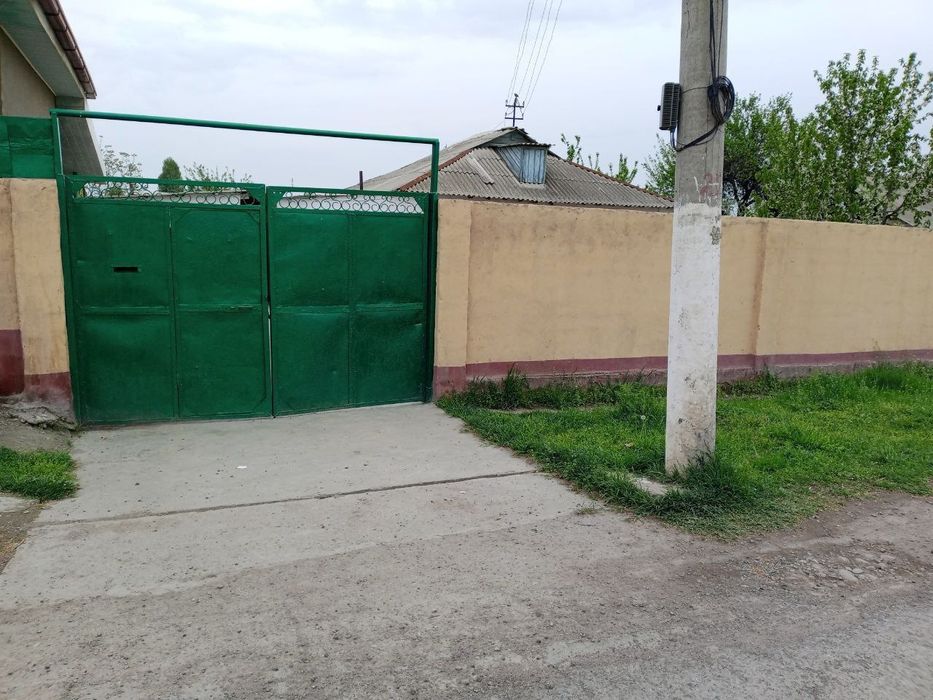 Куйи Чирчик тумани ташаул махаллада Уй сотилади