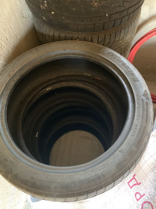 Продам Шины 245 / 45 / 19